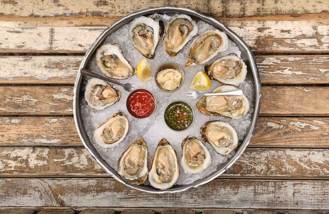 City Oyster and Sushi Bar Celebrates National Oyster Day with Complimentary Champagne