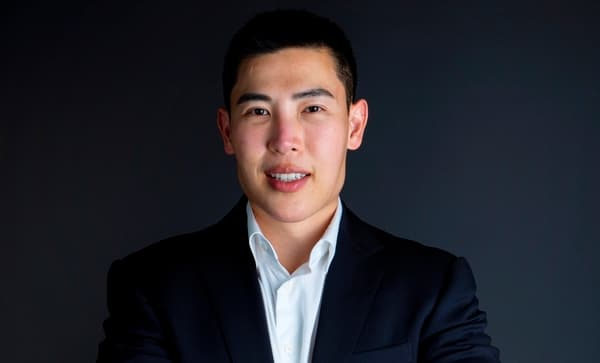 Vincent+ Navigates U.S. Tariff Impact as Australia Post Suspends U.S. Shipping