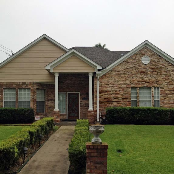 Houston Housing Market Shows Resilience Amid National Decline