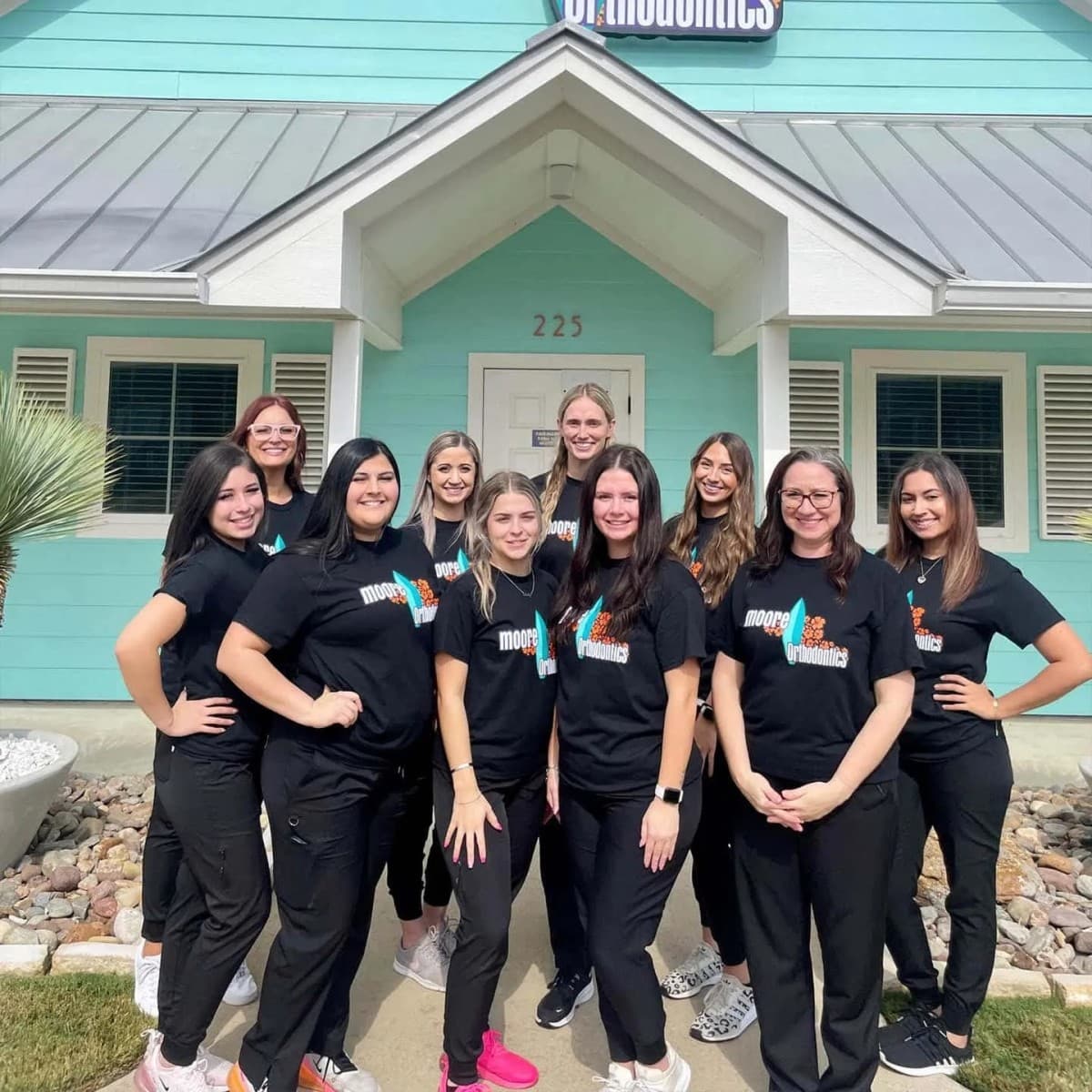 Waxahachie Orthodontist Compares Braces and Invisalign to Help Patients Choose the Right Treatment