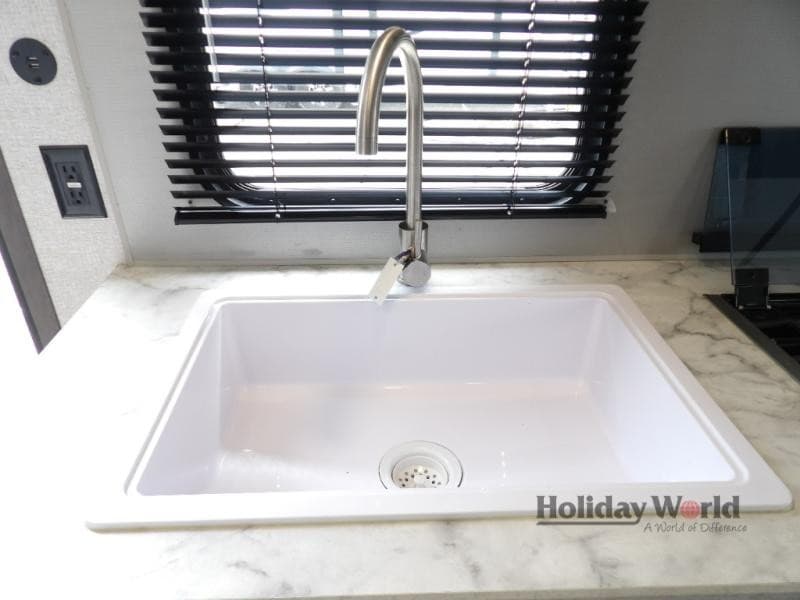 Holiday World of Katy Expands Pre-Owned RV Inventory to Serve Houston Area Buyers