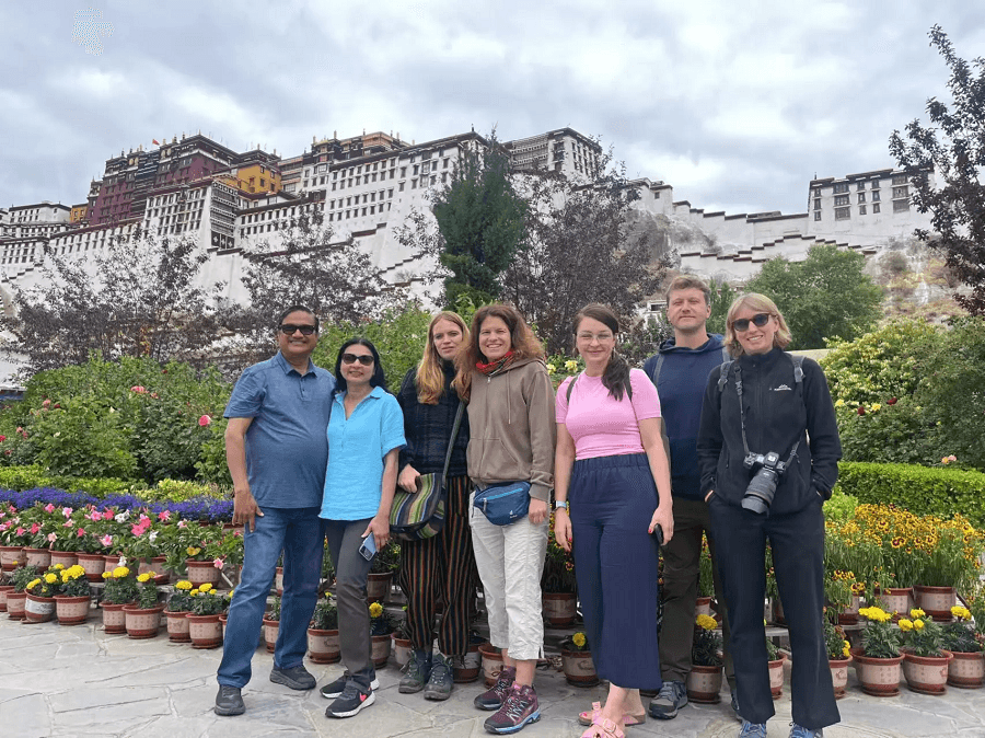 Tibet Tourism Surges in First Half of 2024, Reflecting Global Appeal