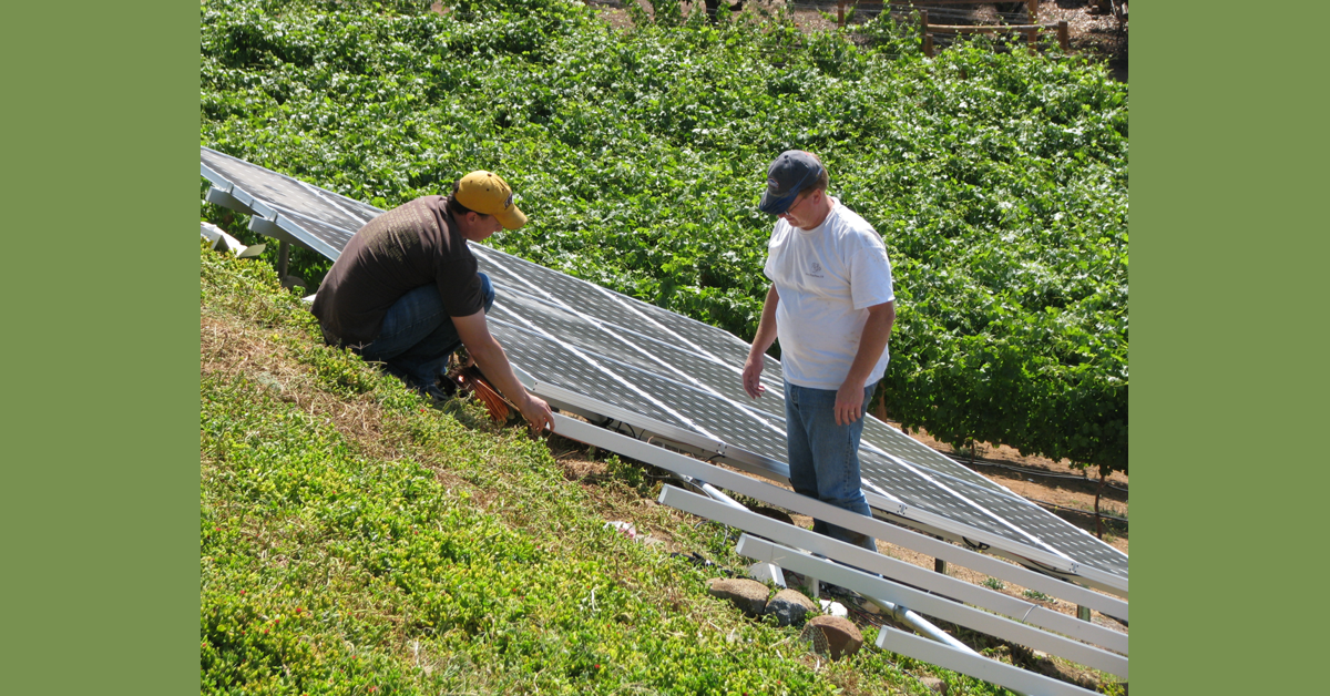 banner image for: Solar Electric Supply, Inc. lance des systèmes solaires révolutionnaires faciles à installer montés au sol.