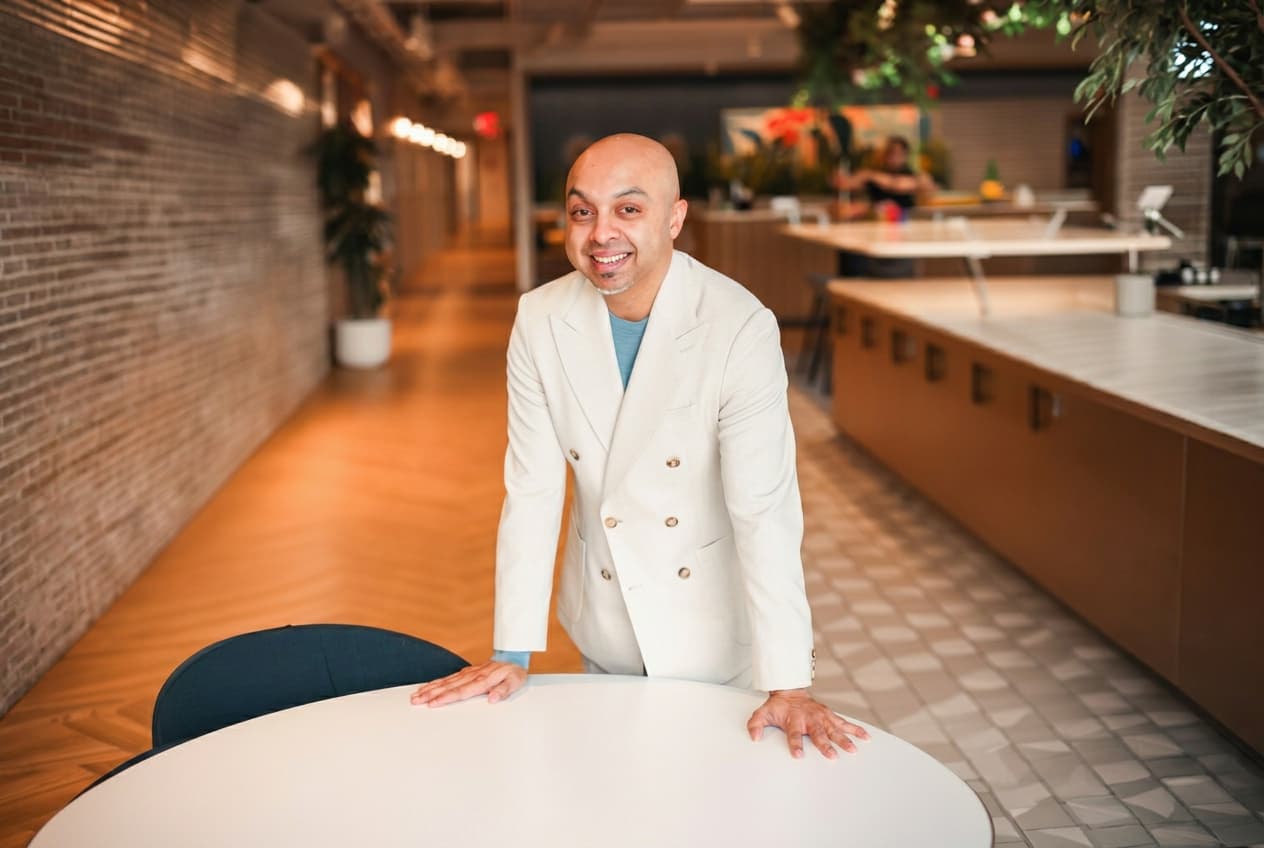 International Buyers Drive Manhattan Luxury Market Amid Domestic Uncertainty