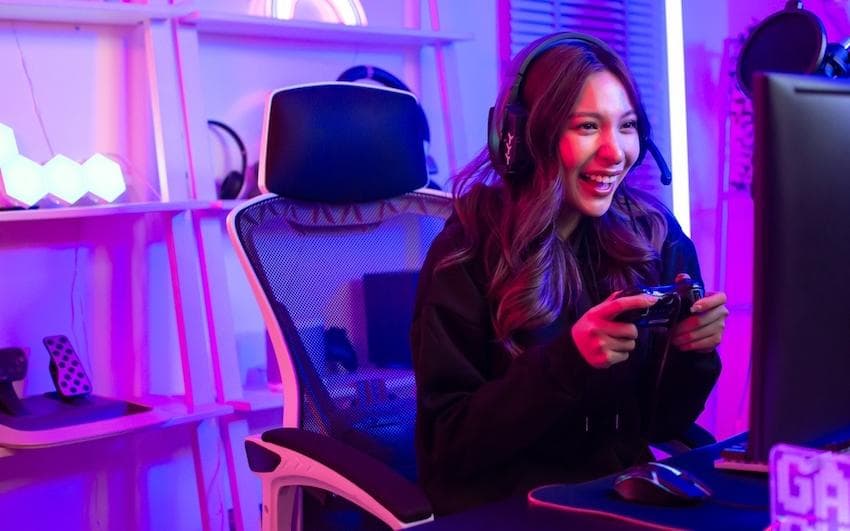 Discord and Online Gaming Help College Students Maintain Friendships Across Distances