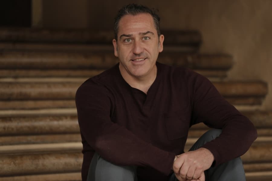 Dr. Robert Biter Launches $1,000 Scholarship for Aspiring Medical Students