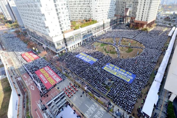 Gyeonggi Province's Cancellation of Shincheonji Church Event Ignites Controversy and Massive Protests